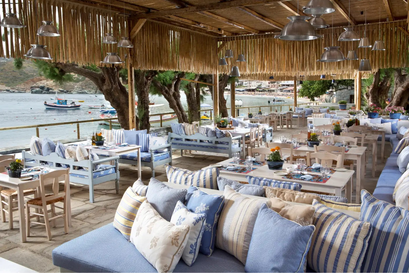 Loungebar in Out of the Blue Resort