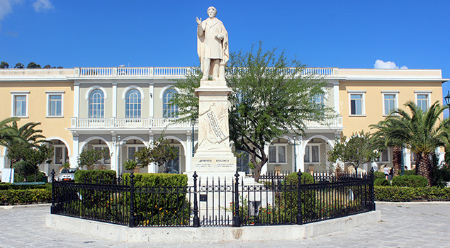 Wandelen op Zakynthos - Het standbeeld va Solomos