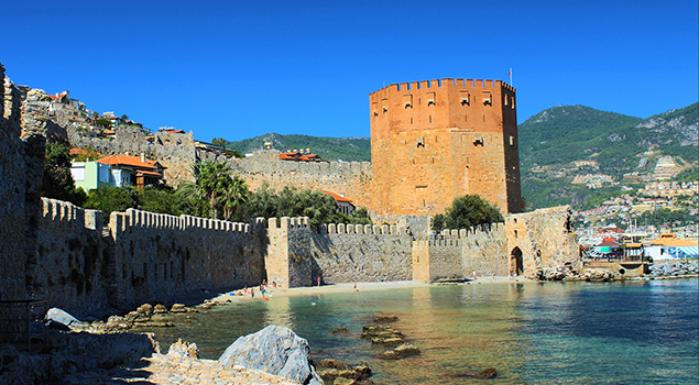 Rode stadsmuur - Wat te doen in Alanya