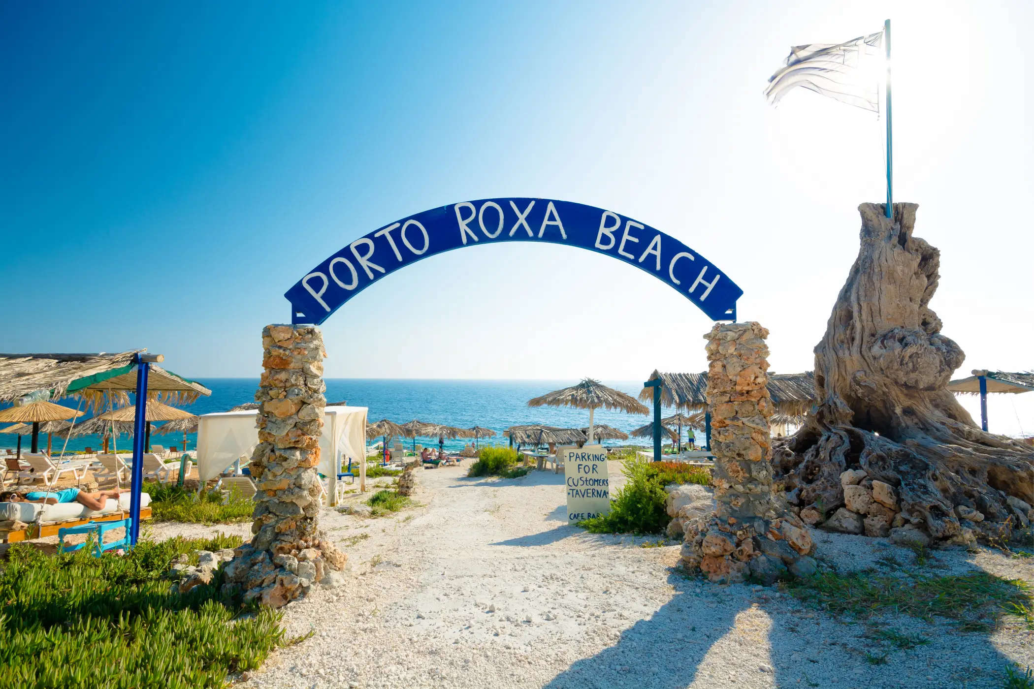 Porto Roxa Beach
