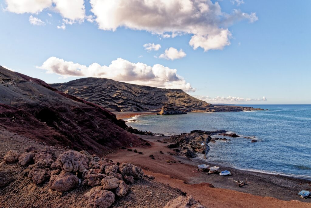 Zwart zand bij Playa el Golfo