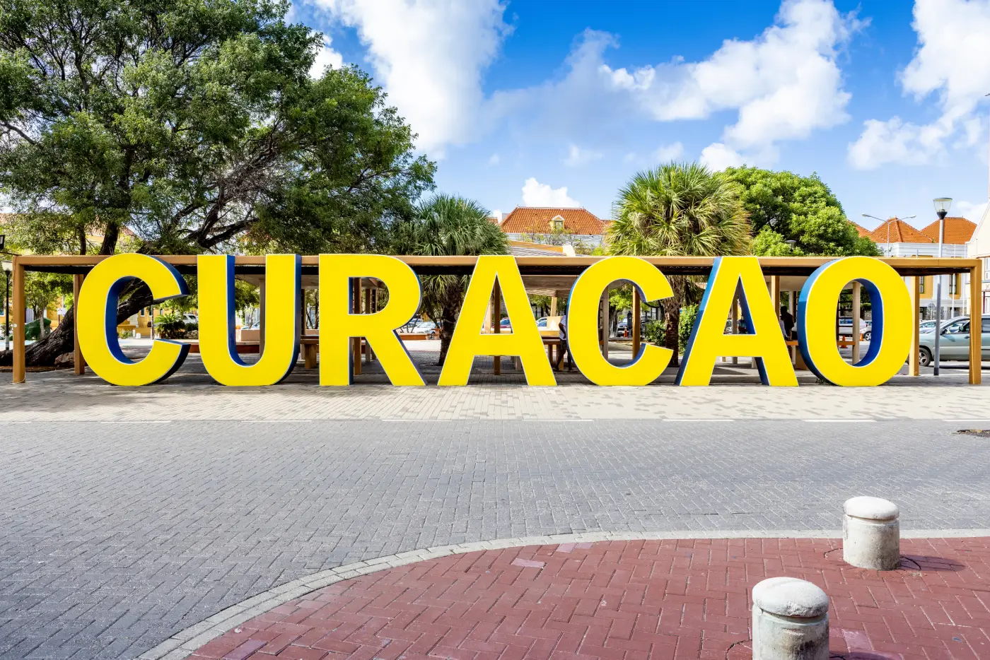 Curacao letters op plein in Willemstad
